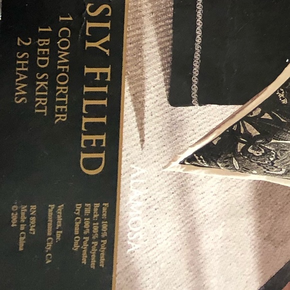 3 piece full bed comforter set J. Queen New York - Picture 6 of 6